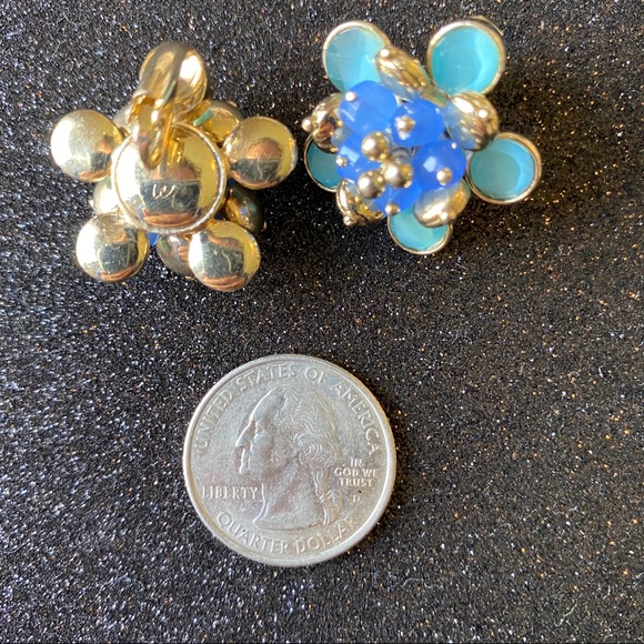 Liz Claiborne Shades of Blue Flower Clip On - Picture 7 of 7